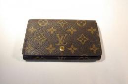 LOUIS VUITTON モノグラム 二つ折り財布　017