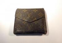 LOUIS VUITTON モノグラム 二つ折り財布　011